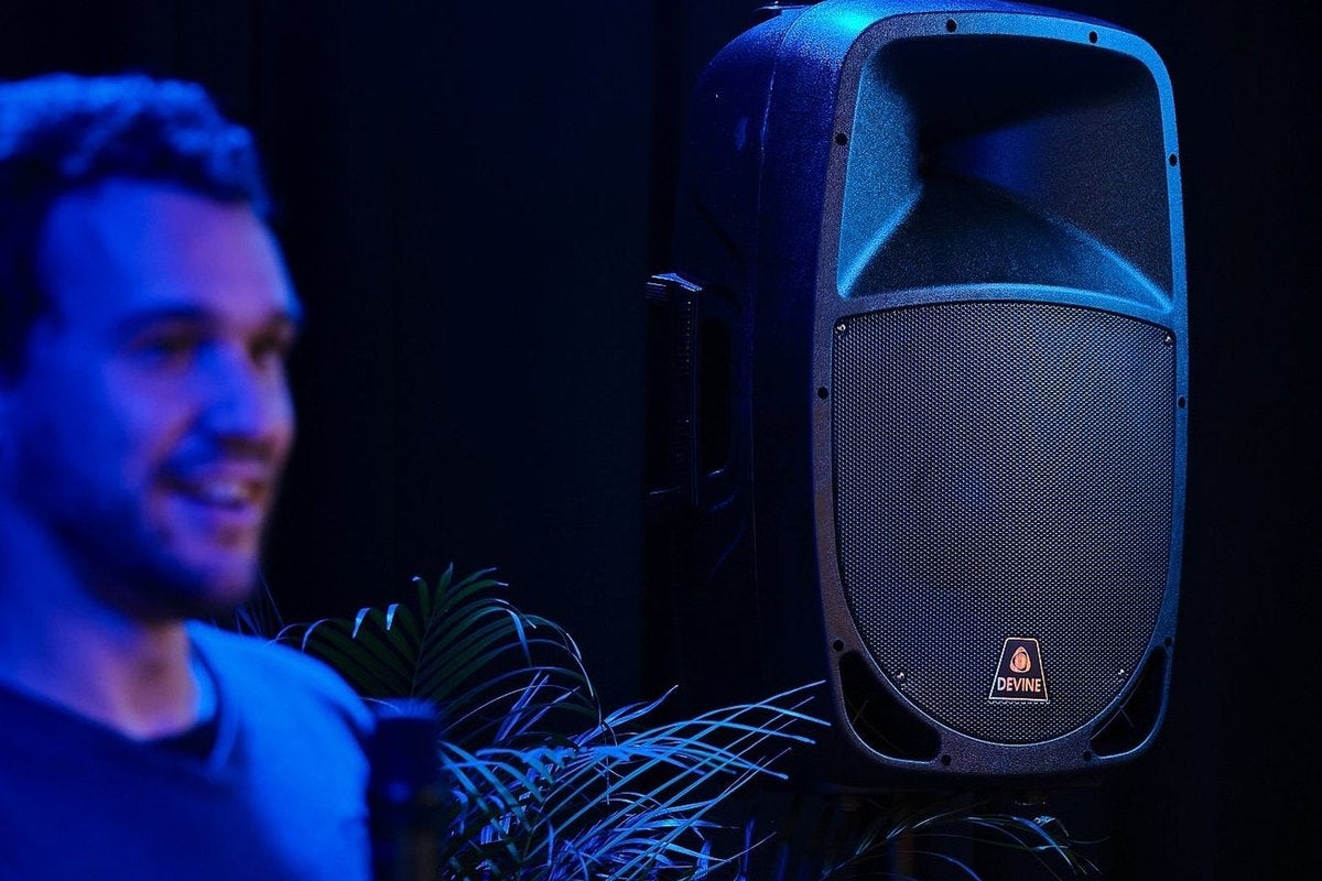 Altavoz Devine Sound Scout 15A en una fiesta